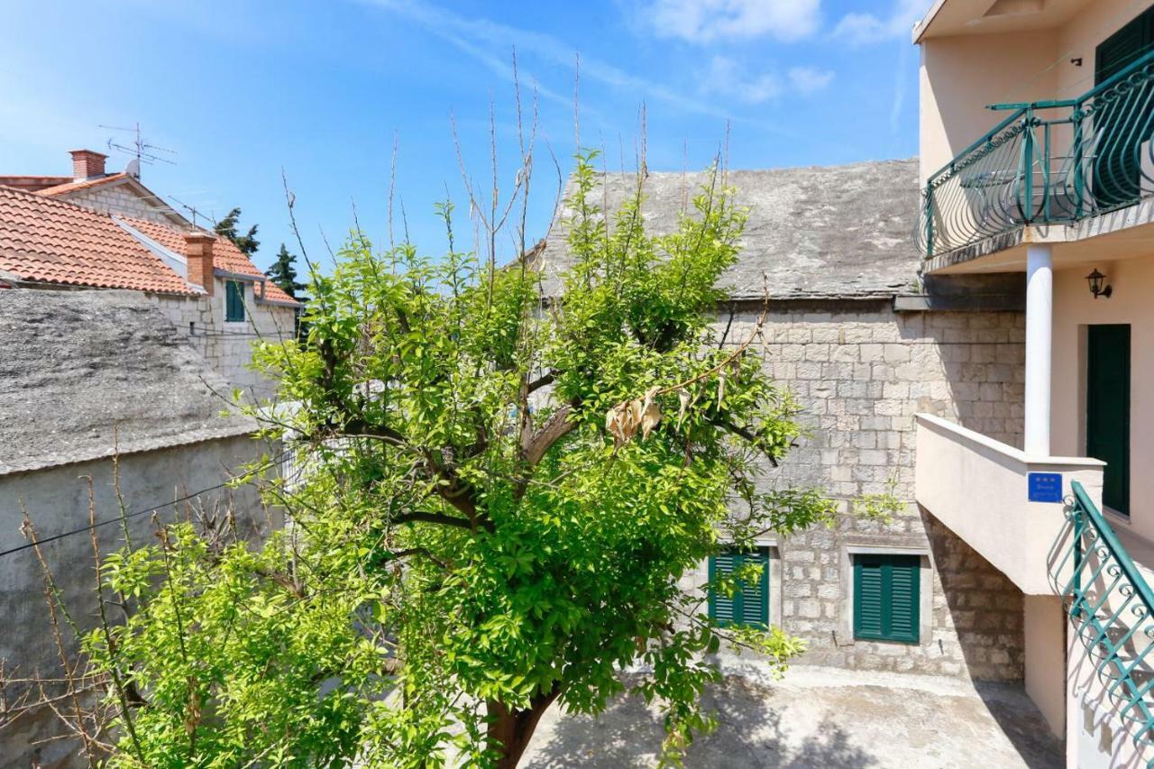 Apartments And Rooms Stone House Split Exterior foto
